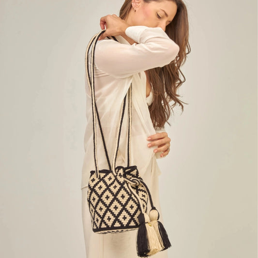 Lu Medium Wayuu Crochet Bag