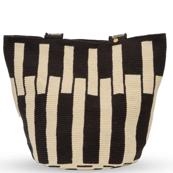 Tecla Extra Large beige and black, handmade by Colombian artisans.