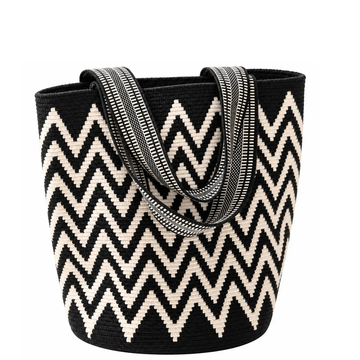 Ondas Extra Large in black and white, handmade by Colombian artisans.