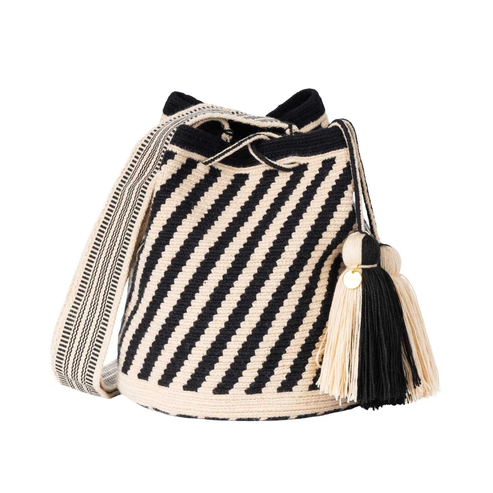 Alta medium black beige Wayuu bag handcrafted by Colombian artisans