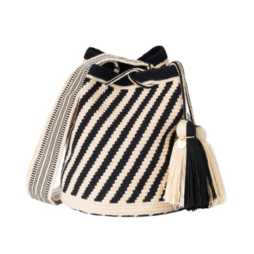 Alta medium black beige Wayuu bag handcrafted by Colombian artisans